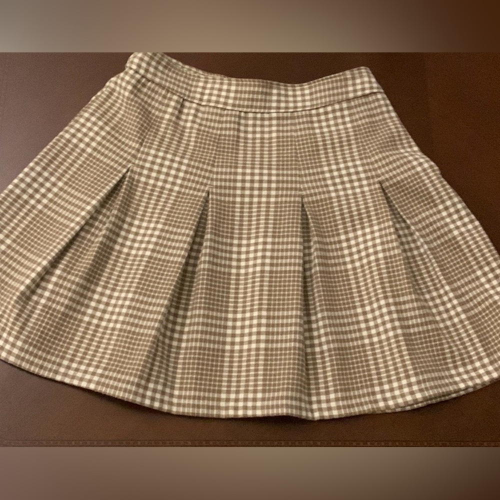 Checkered white & brown skirt. From Hollister.